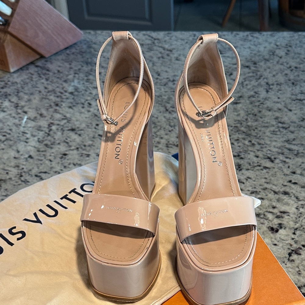 Louis Vuitton Beige Patent Platform Heels - Picture 4 of 7
